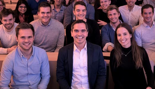 CDTM Studierende zusammen mit Martin Ott, Managing Director von Facebook Europe bei einem der Future Leadership Series Vorträge im CDTM (Bild: CDTM)