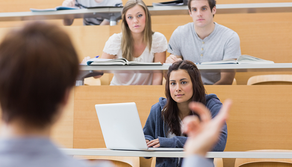 Beitragsbild_Shutterstock Bestnoten bekommen und dabei das Studentenleben genießen